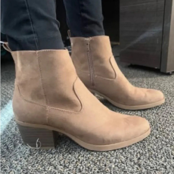 OLD NAVY Faux‎ Suede Western Ankle Boots in Mocha Latte - Picture 4 of 12